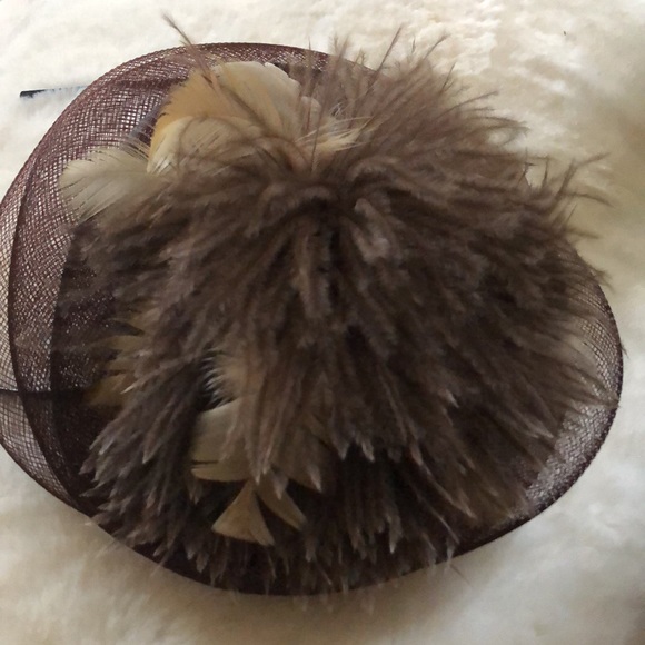 🐎 Handmade feather & netted headband fascinator, slide for position - Picture 3 of 6
